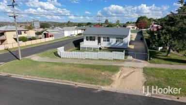 House For Lease - NSW - Inverell - 2360 - 3-Bed Family Home with Spacious Yard  (Image 2)