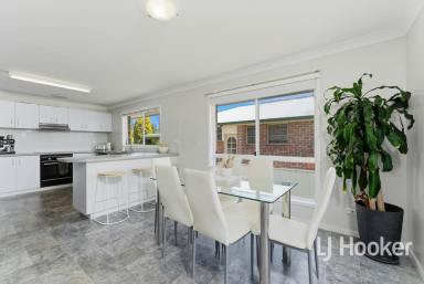 House For Sale - NSW - Inverell - 2360 - Spacious Family Living in a Prime Ross Hill Location  (Image 2)