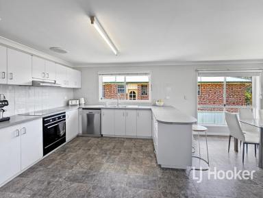 House For Sale - NSW - Inverell - 2360 - Spacious Family Living in a Prime Ross Hill Location  (Image 2)