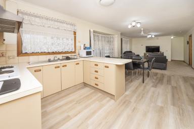 Unit For Sale - VIC - Swan Hill - 3585 - Relaxed Living Just Moments from the River & CBD  (Image 2)
