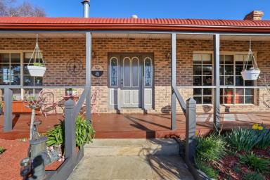 House For Sale - VIC - Thorpdale - 3835 - Convenient Lifestyle Living (Image 2)
