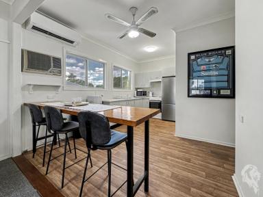 House For Sale - NSW - Narrabri - 2390 - TWO-BEDDER | BRILLIANT LOCATION  (Image 2)