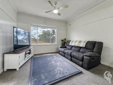 House For Sale - NSW - Narrabri - 2390 - TWO-BEDDER | BRILLIANT LOCATION (Image 2)