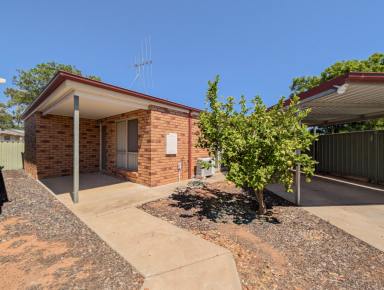 Unit For Sale - VIC - Swan Hill - 3585 - Neat, Low-Maintenance Living Close to Town  (Image 2)