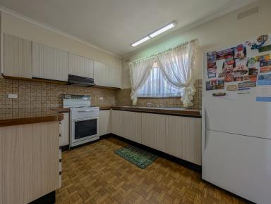 House For Sale - VIC - Kerang - 3579 - Well-Positioned Family Home  (Image 2)