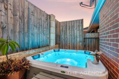 House For Sale - WA - Mindarie - 6030 - LUXURY COASTAL LIVING WITH BREATHTAKING OCEAN VIEWS  (Image 2)