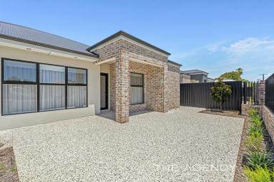 House For Sale - WA - Padbury - 6025 - Razzle Dazzle!  (Image 2)