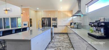 House For Sale - WA - Kalbarri - 6536 - Spacious Family Oasis  (Image 2)