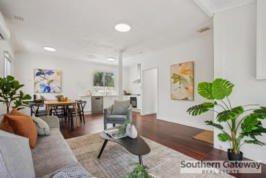 House For Sale - WA - Medina - 6167 - CHARMING RENOVATED COTTAGE ON A HUGE 688M² BLOCK - WORKSHOP + FUTURE POTENTIAL  (Image 2)