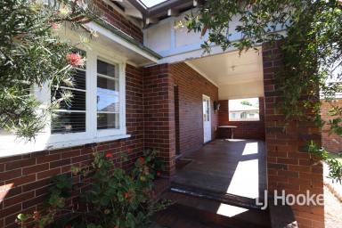 House For Lease - NSW - Inverell - 2360 - 3 Bed, Double Brick Home  (Image 2)