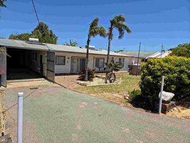 House For Sale - WA - Hopetoun - 6348 - Room for everyone!  (Image 2)