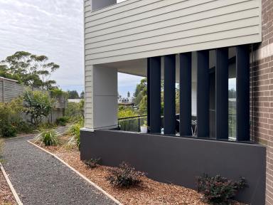 Apartment For Sale - NSW - Kiama - 2533 - Garden View Apartment - CENTRAL LOCATION - Call Robert Perea on 0411 564 101 (Image 2)