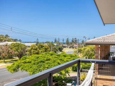 House For Sale - NSW - Old Bar - 2430 - DUAL LIVING COASTAL HOME WITH OCEAN VIEWS  (Image 2)