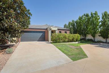 Townhouse For Sale - VIC - Mildura - 3500 - SPACIOUS & PRIVATE (Image 2)