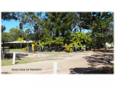 House For Sale - QLD - Fraser Island - 4581 - FOR SALE: 4 BEDROOM SOLID BRICK HOME PLUS GRANNY FLAT AND 5 BAY SHED  (Image 2)