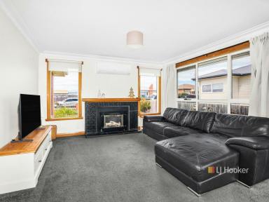 House For Lease - TAS - Devonport - 7310 - Comfortable Home in Handy Location  (Image 2)