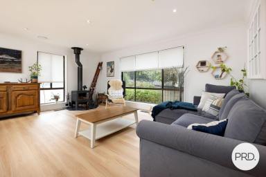 House For Lease - NSW - East Albury - 2640 - CHARMING 3 BEDROOM FULLY FURNISHED HOME!  (Image 2)