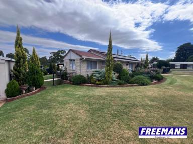 House For Sale - QLD - Kingaroy - 4610 - Stunning property both inside & Out  (Image 2)