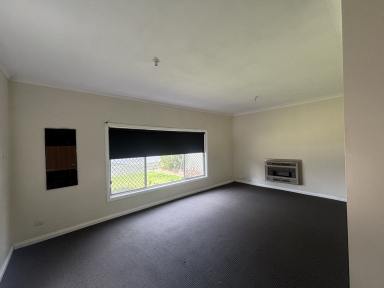 House For Lease - NSW - Albury - 2640 - Family home located near central Albury - SHORT TERM LEASE (Image 2)
