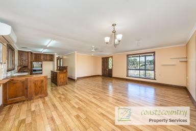 House For Sale - SA - Meningie - 5264 - House with Huge Shedding  (Image 2)