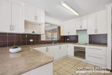 House For Sale - WA - Parmelia - 6167 - BIG ON SPACE, BIG ON VALUE - BRILLIANT PARSONS AVENUE LIVING  (Image 2)