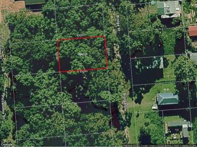 Residential Block For Sale - QLD - Macleay Island - 4184 - Attention Builders... 20.1m frontage, sandy soil & flat 607m2 block!  (Image 2)