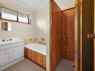 House For Lease - VIC - Hamilton - 3300 - Comfortable family living  (Image 2)