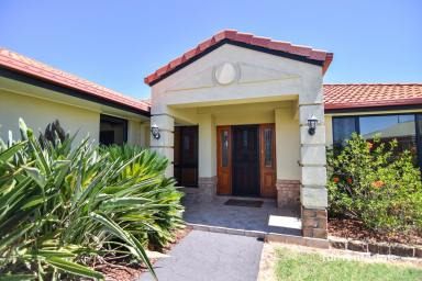 House For Sale - NSW - Inverell - 2360 - BIG BLOCK. QUIET STREET. MOVE-IN READY  (Image 2)