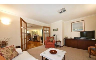 House For Lease - WA - Alfred Cove - 6154 - Lovely Family Home in Alfred Cove  (Image 2)