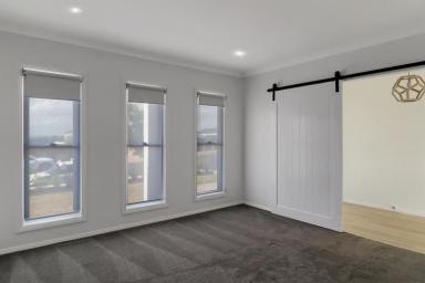 House For Lease - QLD - Kleinton - 4352 - Quality Near-New Family Home – First Tenancy Opportunity (Image 2)