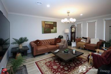 House For Sale - VIC - Pakenham - 3810 - Modern 4-Bedroom Home in prime location  (Image 2)