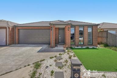 House For Sale - VIC - Pakenham - 3810 - Modern 4-Bedroom Home in prime location  (Image 2)