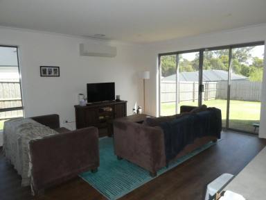 House For Lease - VIC - Eagle Point - 3878 - FAMILY HOME IN EAGLE POINT  (Image 2)