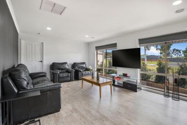 House For Sale - VIC - Huntly - 3551 - Spacious Family Living on One Acre (Image 2)