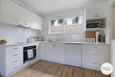 House For Sale - VIC - Wodonga - 3690 - MODERN ONE-BEDROOM UNIT - LOW-MAINTENANCE LIVING IN PRIME LOCATION  (Image 2)