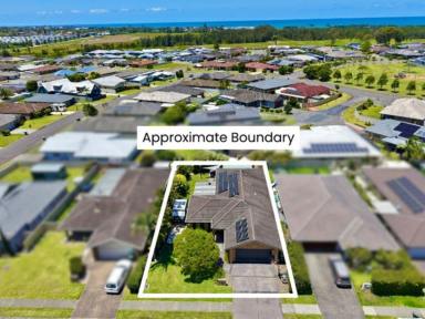 House For Sale - NSW - Old Bar - 2430 - AN ENTERTAINERS HOME  (Image 2)