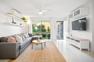 Townhouse Leased - QLD - Clear Island Waters - 4226 - 3 BEDROOM TOWNHOUSE FOR RENT CLEAR ISLAND WATERS  (Image 2)