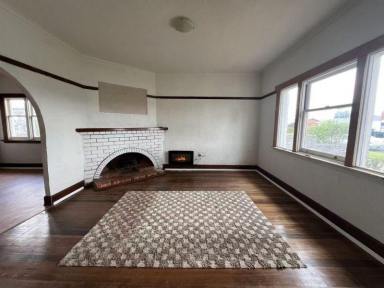 House For Lease - TAS - Devonport - 7310 - Double-storey (with view to Mersey river) 4-bed house for rent in Devonport  (Image 2)