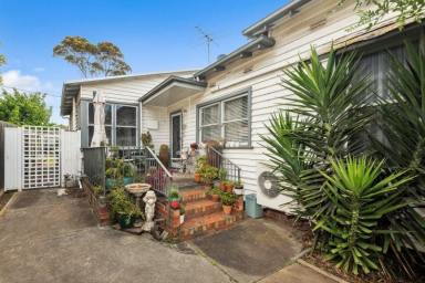 Duplex/Semi-detached For Lease - VIC - Drumcondra - 3215 - Bright 2-Bedroom Unit in Sought-After Drumcondra Close to Geelong Waterfront (Image 2)