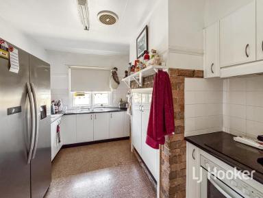 House For Sale - NSW - Inverell - 2360 - Cosy Investment, Conveniently Located  (Image 2)