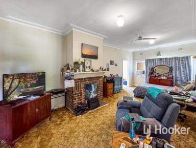 House For Sale - NSW - Inverell - 2360 - Cosy Investment, Conveniently Located  (Image 2)