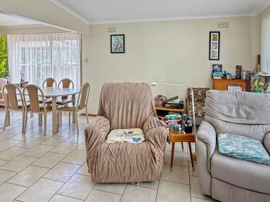 House For Sale - NSW - Leeton - 2705 - FAMILY HOME WITH LOCATION  (Image 2)