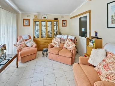 House For Sale - NSW - Leeton - 2705 - FAMILY HOME WITH LOCATION  (Image 2)