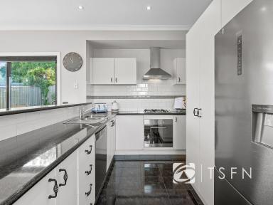 House For Sale - VIC - Golden Square - 3555 - Modern Two-Storey Townhouse Minutes to Bendigo CBD  (Image 2)