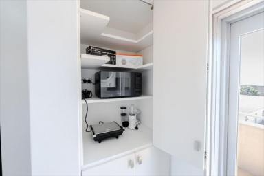 Apartment For Lease - NSW - Queenscliff - 2096 - FURNISHED 1-3 MONTH RENTAL | WORK/STUDY/RELOCATE BY THE BEACH  (Image 2)