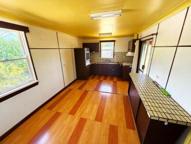 House For Sale - NSW - Quirindi - 2343 - IDEAL INVESTMENT OR FIRST HOME  (Image 2)