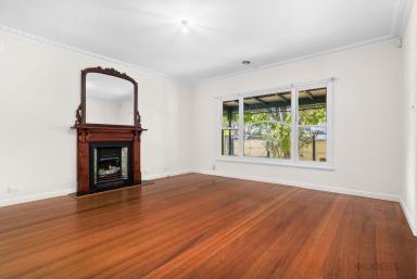 House Leased - VIC - Parkdale - 3195 - LARGE FAMILY HOME CENTRAL TO EVERYTHING ! (Image 2)