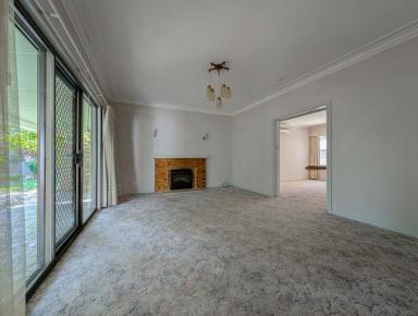 House For Sale - VIC - Kerang - 3579 - 3 Living Areas  (Image 2)