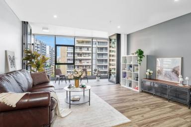 Apartment For Sale - NSW - Mascot - 2020 - 3-Bedroom Apartment with Resort Facilities & 2 Car Spaces  (Image 2)