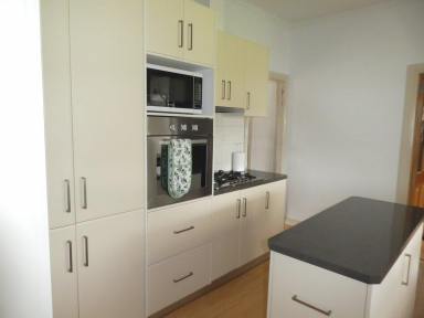 House For Lease - VIC - Bairnsdale - 3875 - 3 BEDROOM FAMILY HOME  (Image 2)